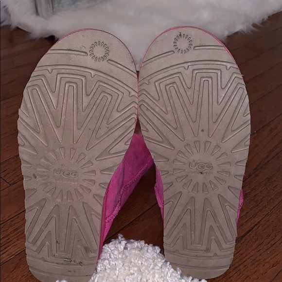 Pink Ugg’s with a cute🎀 - Picture 4 of 5
